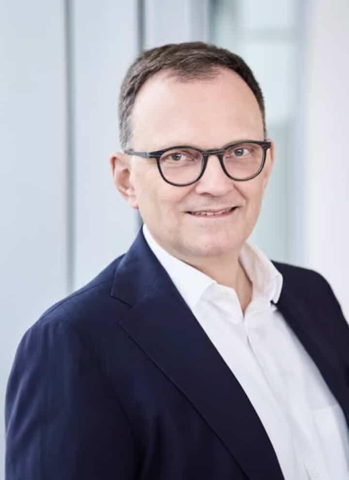 Führungskraft der Werhahn Gruppe im Büro